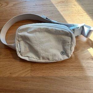 lululemon athletica Off-White Belt Bag